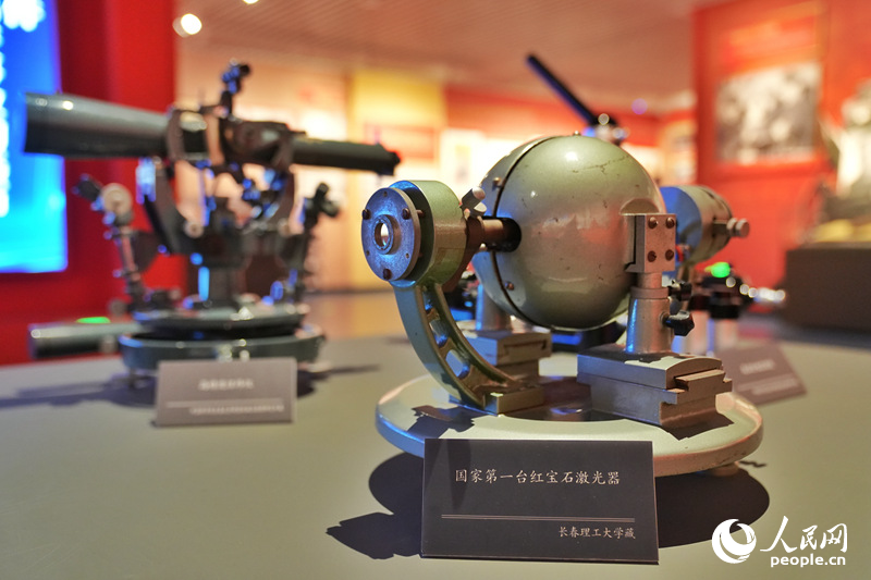 中國第一臺紅寶石激光器。人民網記者 李洋攝