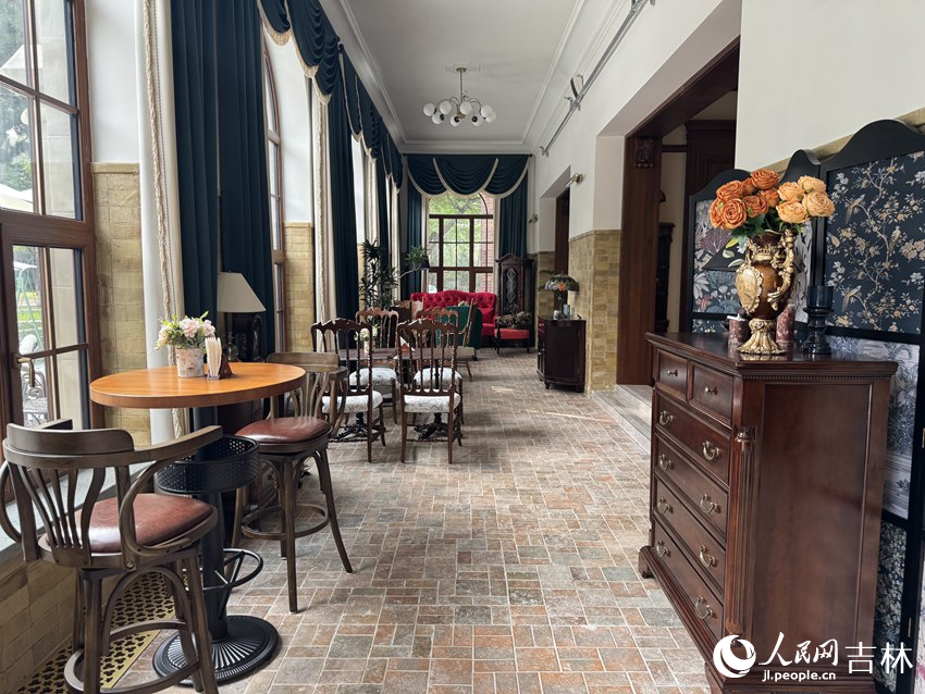 咖啡館內每個角落都充滿復古氛圍。人民網記者 李思玥攝