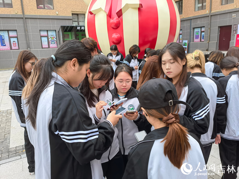 “行走的思政課”圓滿收官。人民網(wǎng)記者 馬俊華攝