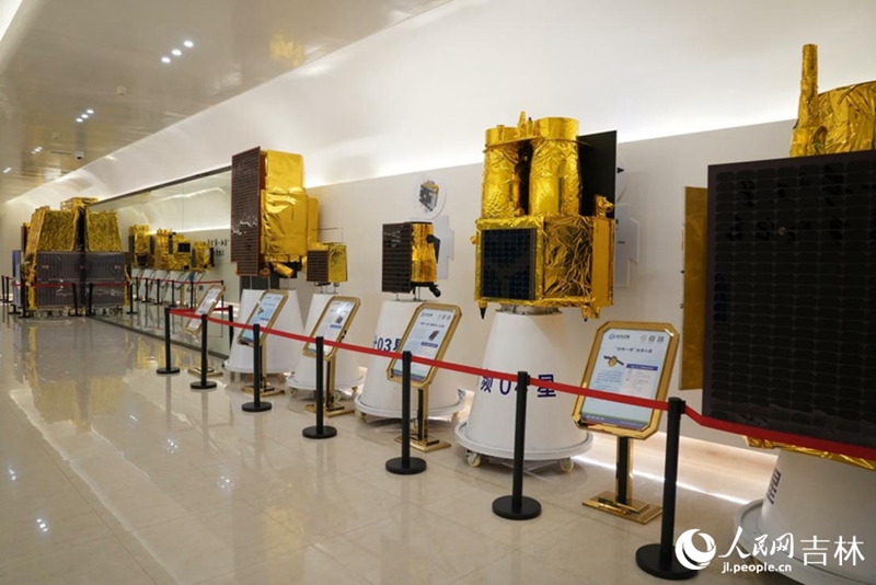 “吉林一號(hào)”衛(wèi)星模型。人民網(wǎng)記者 李洋攝