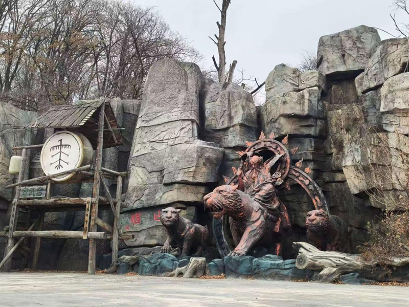 楓雪部落內雕塑。實習生 王思皓攝