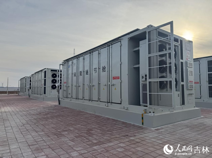 儲能鏈節艙。人民網記者 李思玥攝