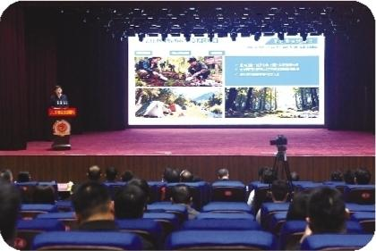 產(chǎn)業(yè)項(xiàng)目負(fù)責(zé)人對(duì)項(xiàng)目進(jìn)行宣講。