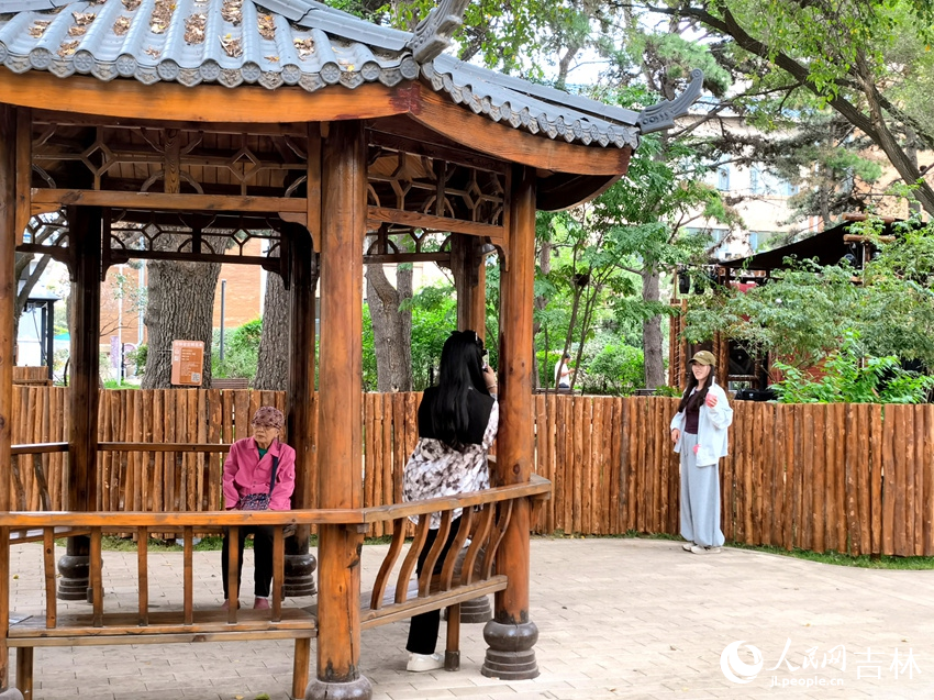 新民大街口袋公園。人民網(wǎng)記者 馬俊華攝