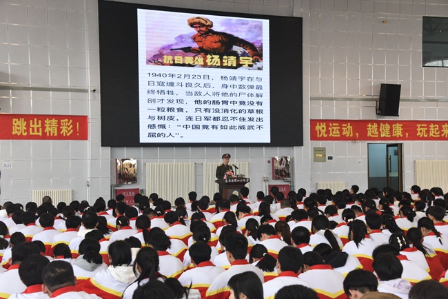 楊海波在長(zhǎng)春市二十中學(xué)宣講《抗練英雄-楊靖宇》