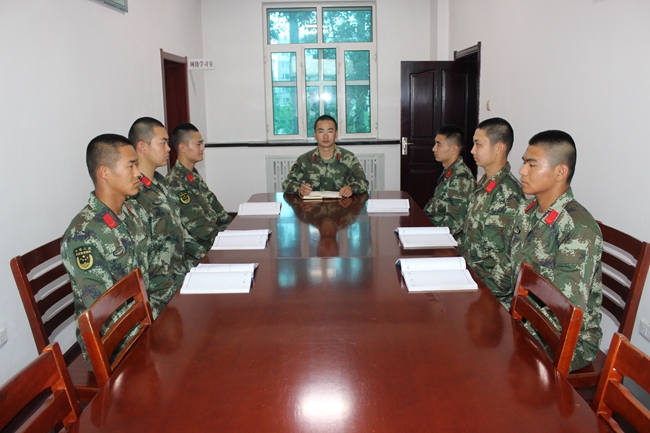 在部隊服役期間的滕喜龍