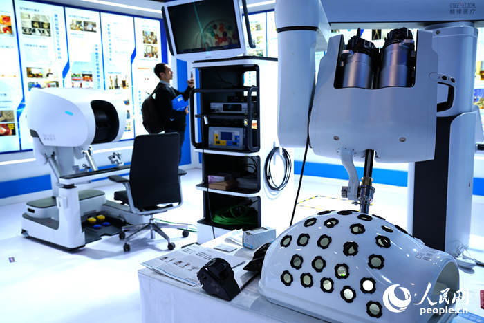 博覽會(huì)上顯示的先進(jìn)醫(yī)療裝備。人民網(wǎng)記者 李洋攝