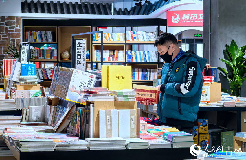 書香滿“春城”。人民網記者 王海躍攝