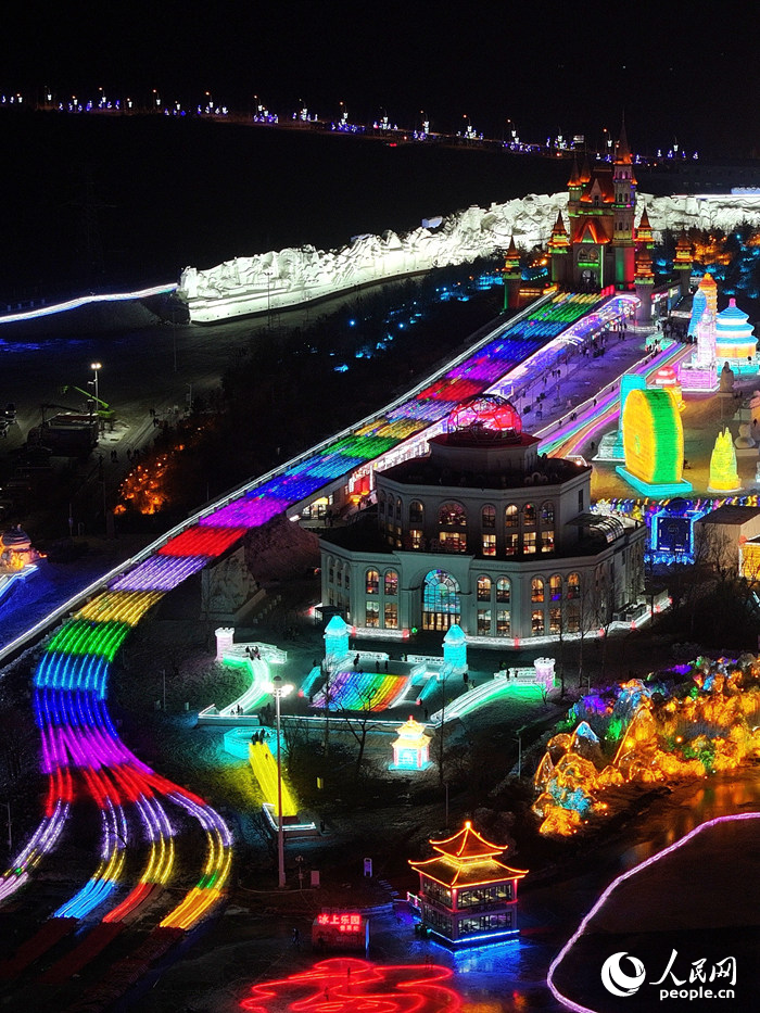 520米超長冰滑梯。人民網記者 李洋攝