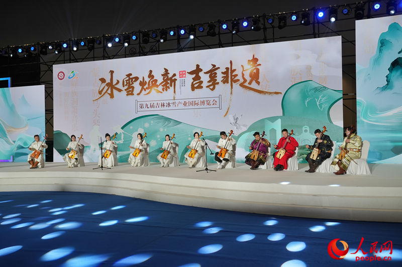 雪博會“非遺”文化展區(qū)。人民網(wǎng)記者 李洋攝