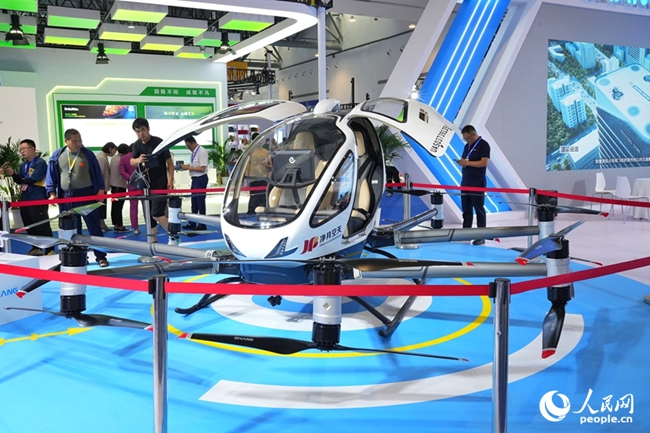 東北亞博覽會上展示的飛行器。人民網(wǎng)記者 李洋攝