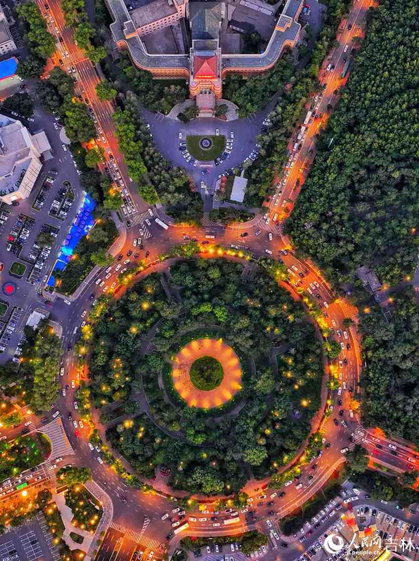 長春新民廣場環島路。人民網記者 李洋攝