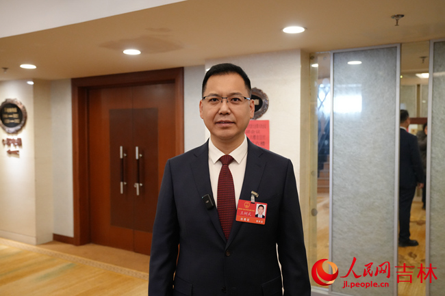 長春市人大代表、吉林省泰華電子股份有限公司董事長王樹武。人民網(wǎng)記者 李洋攝