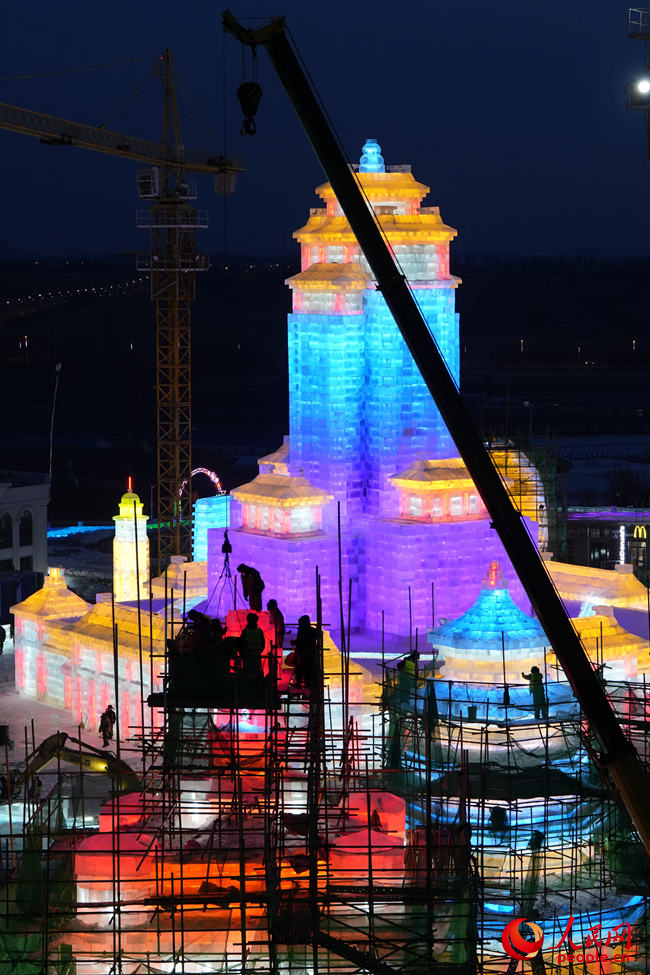 2025年12月12日，長春冰雪新天地加緊建設。人民網記者 李洋攝