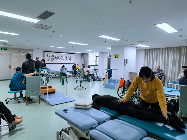 養老院內的康復服務中心。人民網記者 馬俊華攝