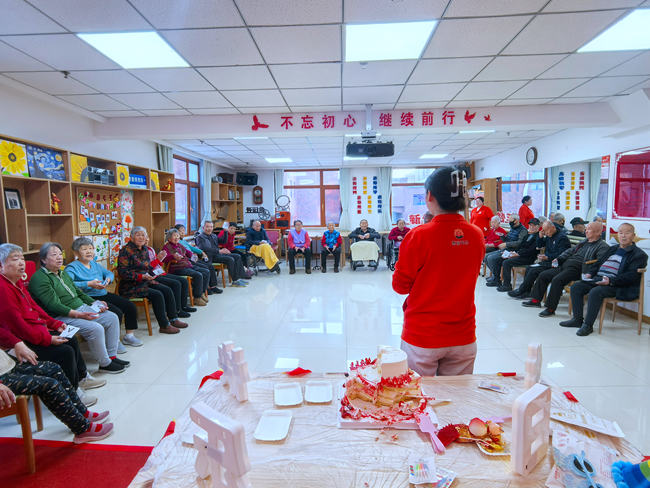 春惠愛養老照護（醫養）中心舉行的老人集體生日活動。人民網記者 李洋攝