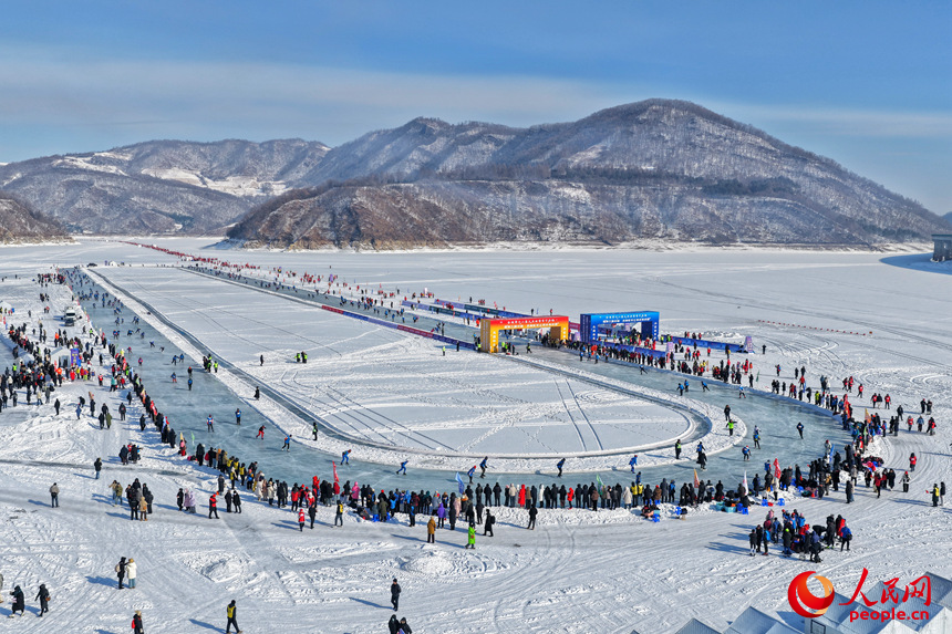 本次賽事吸引了大批游客前來觀賽。人民網記者 李洋攝