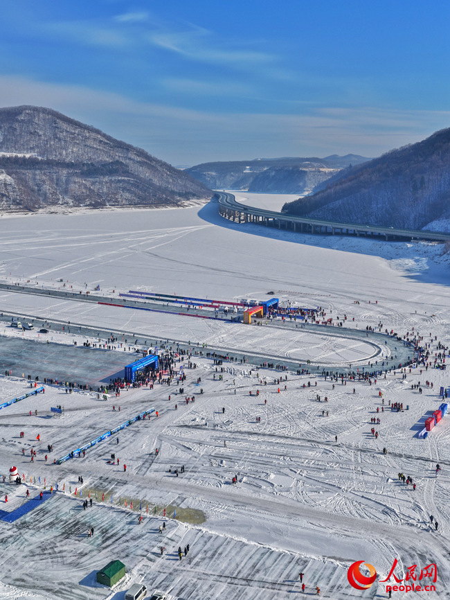 冬日的松花江生態旅游風景區銀裝素裹。人民網記者 李洋攝