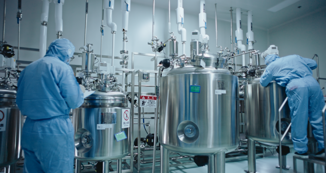 春節(jié)將近，長春金賽藥業(yè)生產(chǎn)車間正加緊生產(chǎn)中。人民網(wǎng)記者 王海躍攝