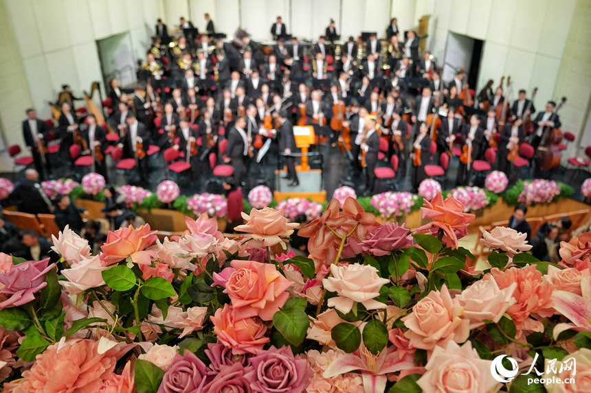 劇場內部陳設充滿喜慶的年味。人民網記者 李洋攝