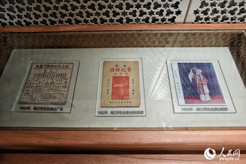 吉林省音樂廳內陳設的老物件。人民網記者 李洋攝