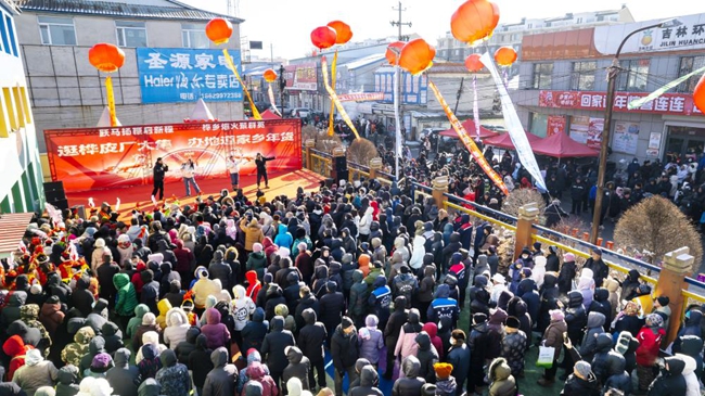 “盛世啟新章 樺皮廠趕大集”活動現(xiàn)場。