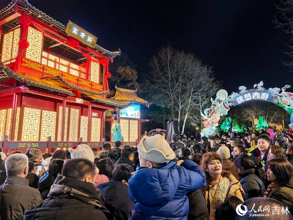 2月19日，大年初三，長(zhǎng)春動(dòng)植物園里 “西游” 鬧春。人民網(wǎng)記者 王帝元攝 (2)