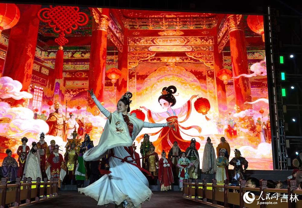 2月19日，大年初三，長(zhǎng)春動(dòng)植物園里 “西游” 鬧春。人民網(wǎng)記者 王帝元攝