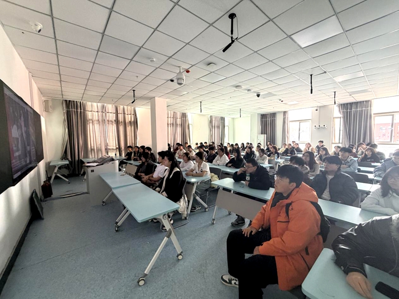 通化師范學(xué)院學(xué)生收看同上一堂“追尋英雄足跡 傳承抗聯(lián)精神”思政大課。