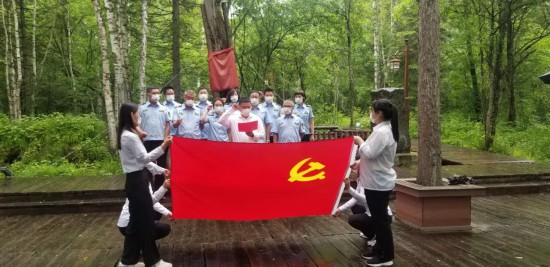 長白山生態環境局在老黑河遺址開展黨建活動