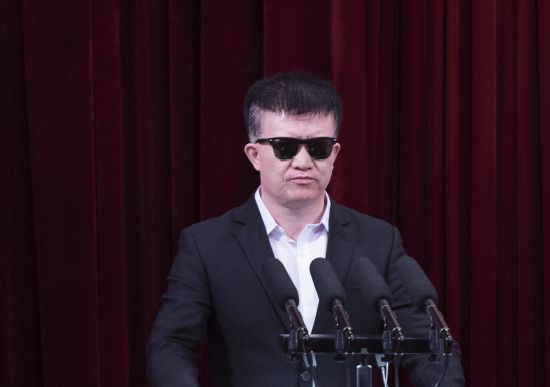 “吉林楷?！蓖蹒鞠冗M(jìn)事跡報(bào)告團(tuán)成員孫剛作報(bào)告