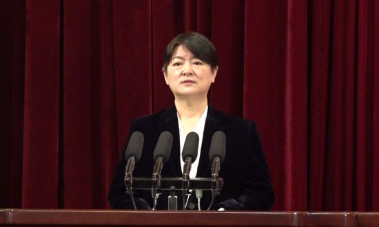 “吉林楷?！蓖蹒鞠冗M(jìn)事跡報(bào)告團(tuán)成員金淑敏作報(bào)告