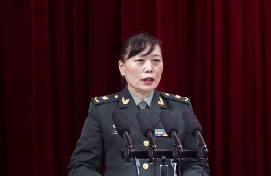 “吉林楷?！蓖蹒鞠冗M(jìn)事跡報(bào)告團(tuán)成員何春萍作報(bào)告