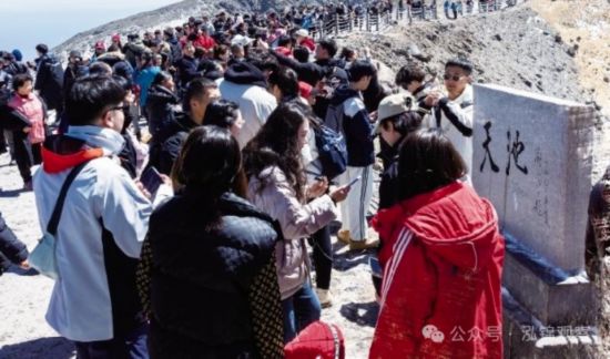 今年五一假期的長白山。