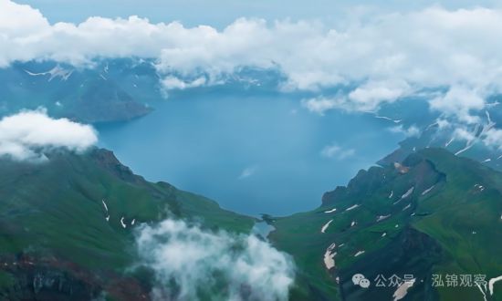 長白山天池,美如仙境。