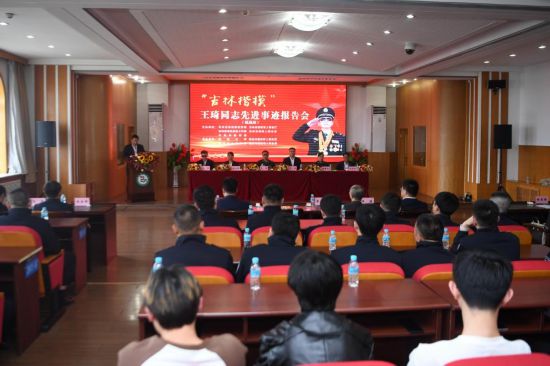 “吉林楷模”王琦同志先進事跡巡回報告團在延吉市退役軍人創新創業孵化基地開展巡回宣講活動。