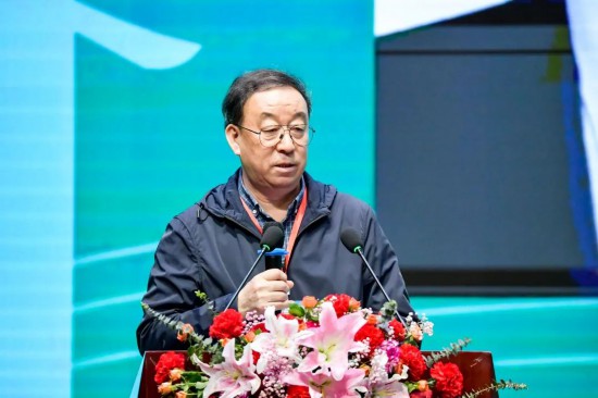 徐殿國(guó)教授主持第二階段報(bào)告