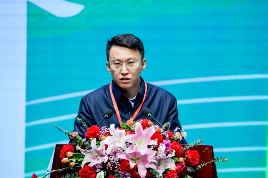 曲強(qiáng)致辭