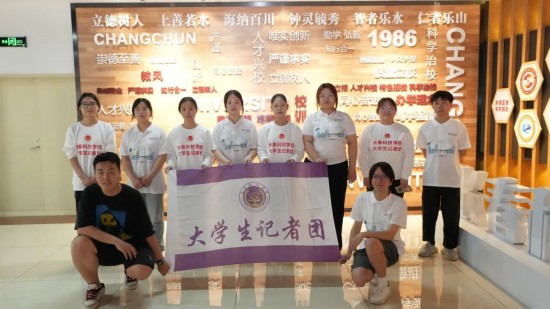 典禮結束后，與會人員參觀了校史館，重溫學校發展歷程中的奮斗足跡。