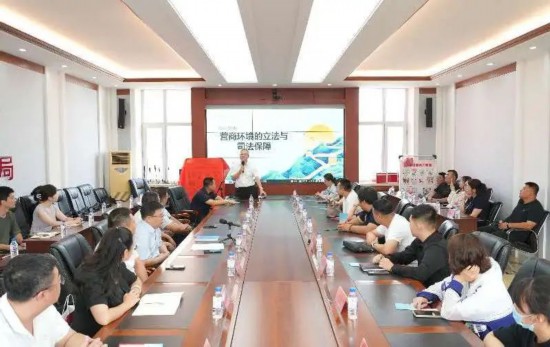 律師為商貿企業代表授課。