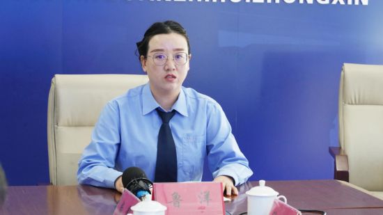 東風鄉司法所所長魯洋專題授課。